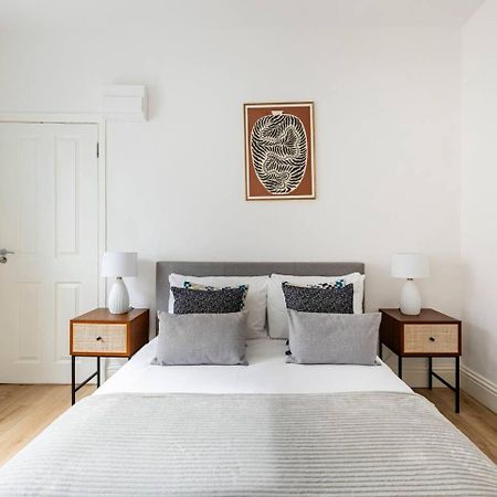 Stylish One Bedroom Apartment In Greater London Eksteriør bilde