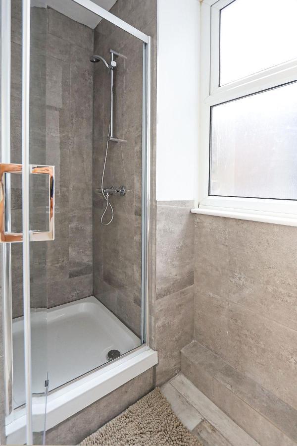 Stylish One Bedroom Apartment In Greater London Eksteriør bilde